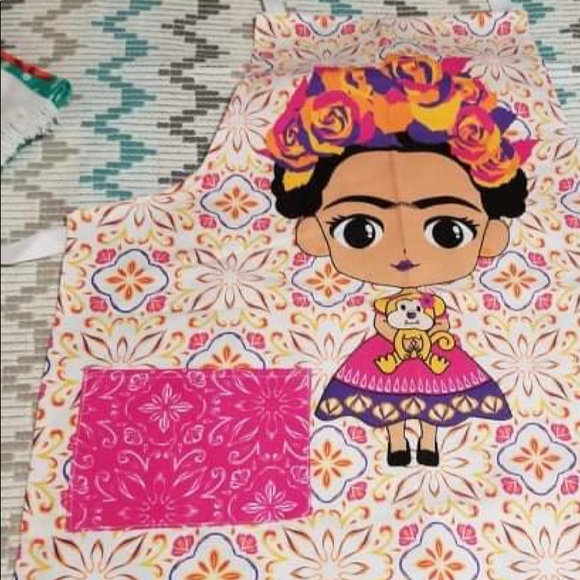 Frida Apron in multiple Colors - Picture 3 of 12